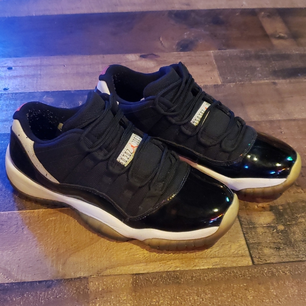 Air Jordan Retro Low Top Sneaker - Picture 2 of 5